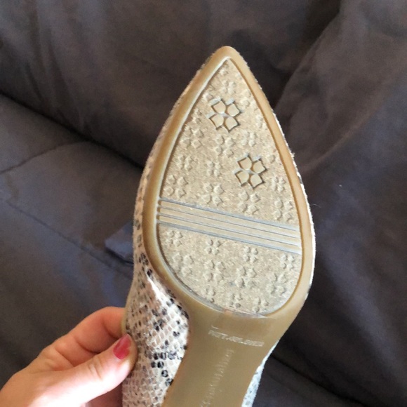 Brand new Naturalizer kitten heels - Picture 3 of 3